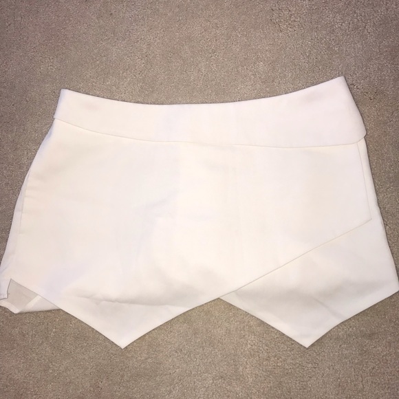 Dresses & Skirts - Brand New white envelope skirt